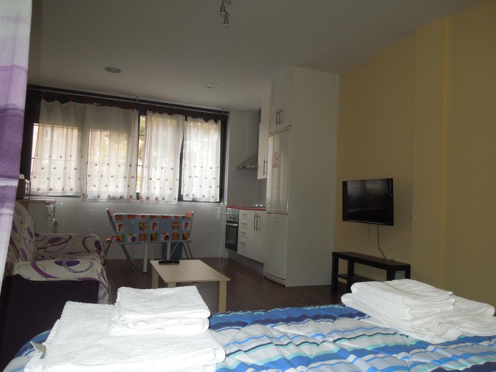 Apartamento Cuatro Torres Madrid Exterior foto